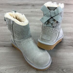 🍁 UGG 🍁 Women's Da Sunshine Perf
Drizzle Suede Boots GRAY